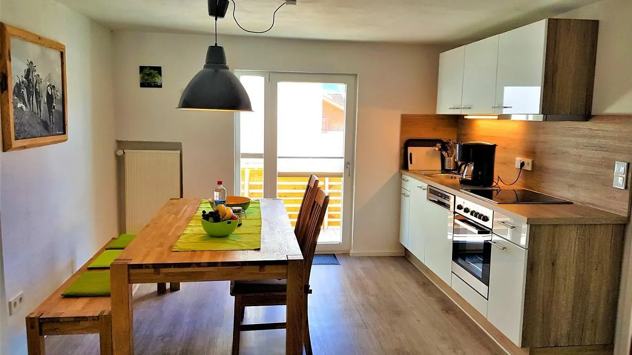 Ferienhaus Linder 피셴 아파트